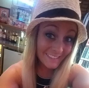 Meet your Posher, Eve